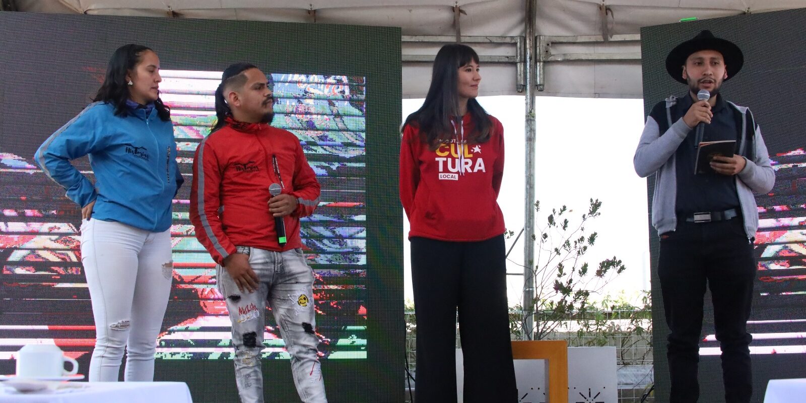 foto evento funcionarios foto en tarima de funcionarios públicos